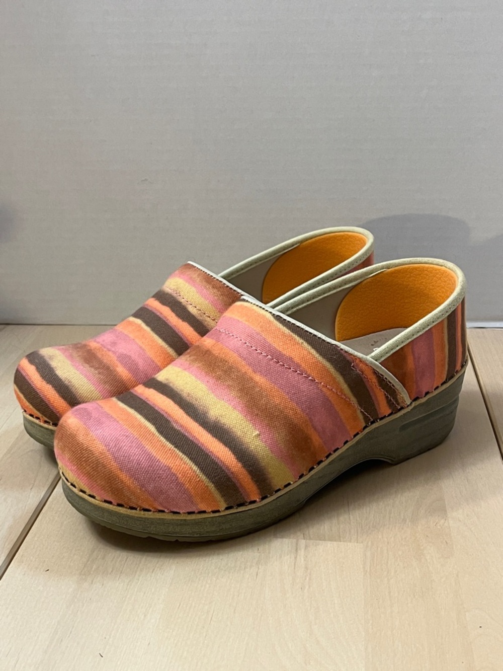 Dansko Professional Pink Orange Sunset Pattern Woven Clogs Women’s Sz 38 or 7.5